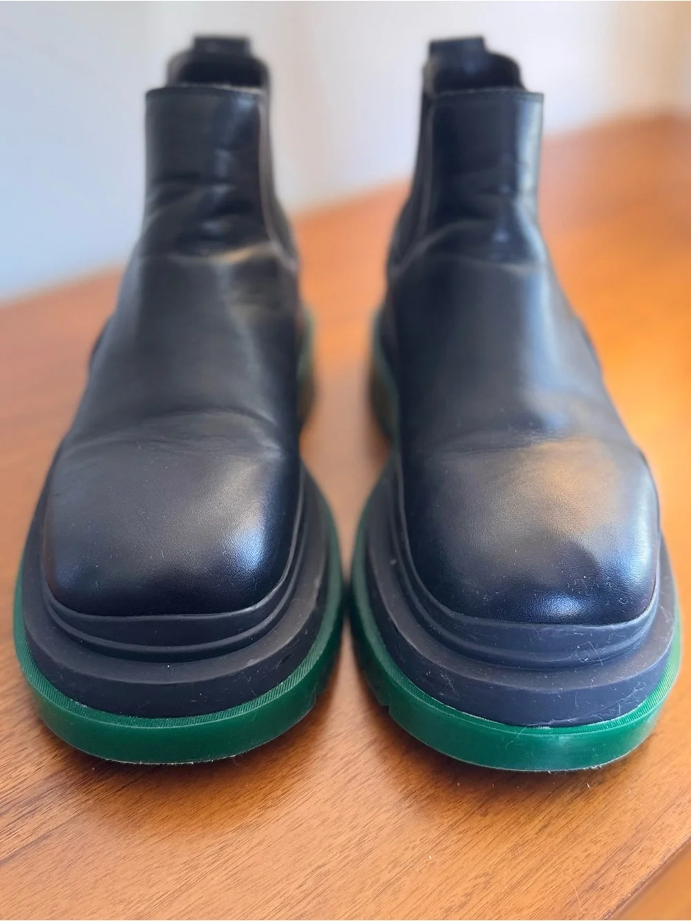 Bottega Veneta Black Leather Tire Chelsea Boots Green Lug Sole 42 US 9